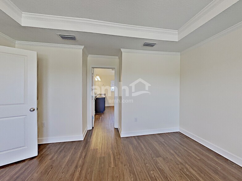 Building Photo - 325 Pine Terrace Dr