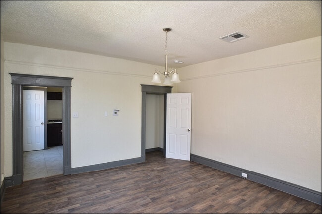 Building Photo - 2111 Portland Ave