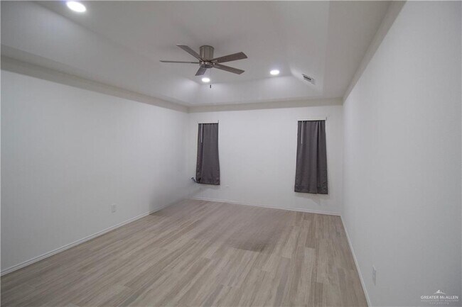 Building Photo - 18 Umbrellabird Ave