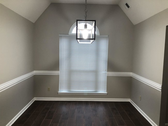Building Photo - 2087 Kindlewood Dr