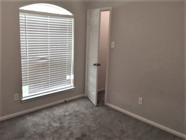 Building Photo - 5407 Morgan Oak Dr