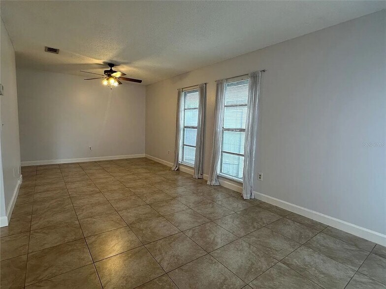 Building Photo - 2709 Shadybranch Dr