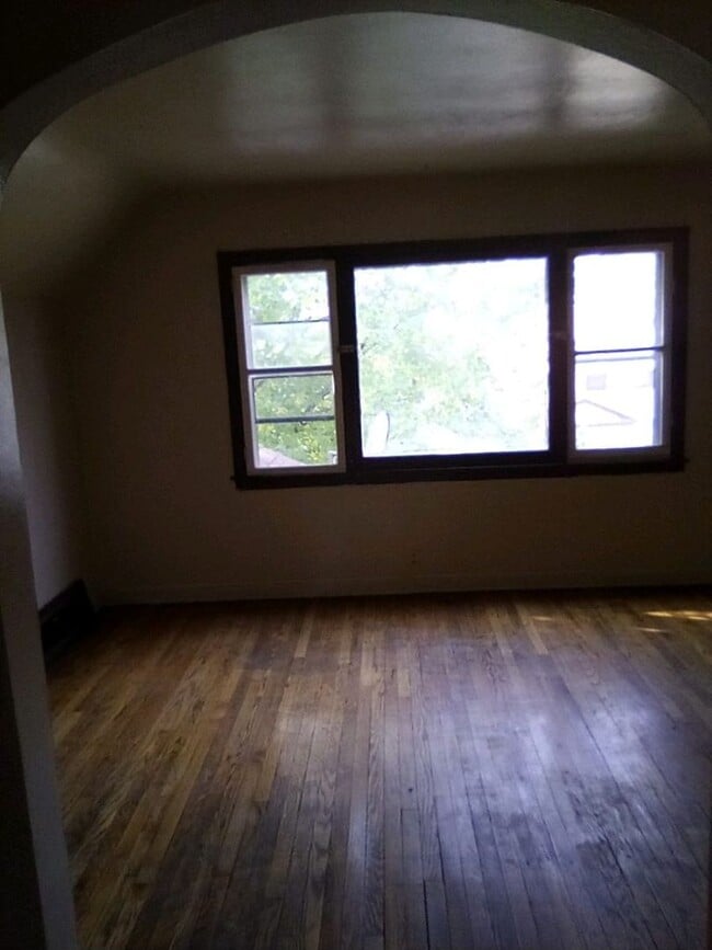 Building Photo - Get $300 Off Your First Month’s Rent