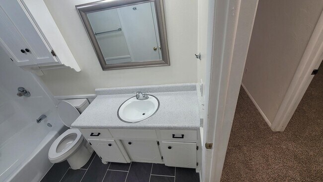 Building Photo - 515 Gayclifee Terrace