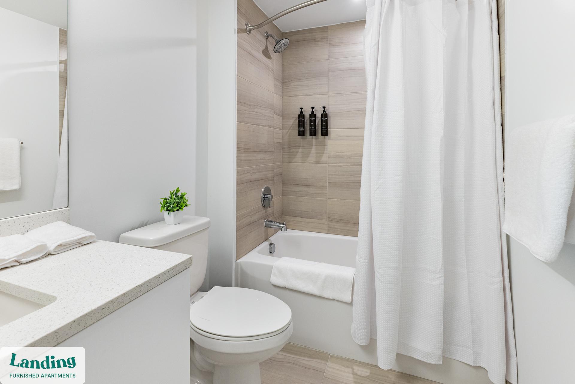 Building Photo - 200 NE 1st Ave