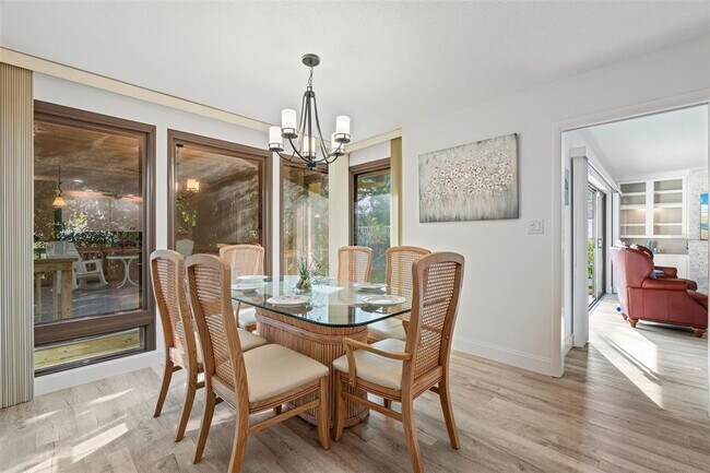 Building Photo - 7215 Westmoreland Dr