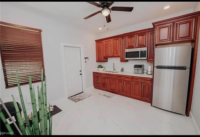 Building Photo - 2709 6th St W