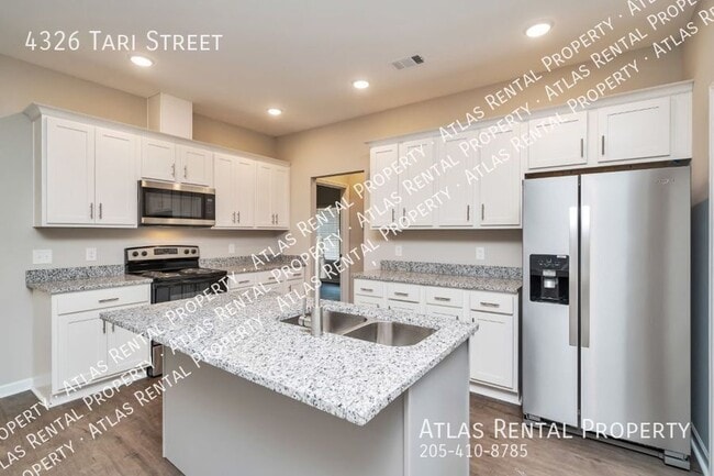 Building Photo - 4326 Tari St