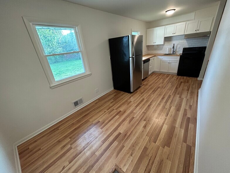 Kitchen - 1746 Oakwood Dr