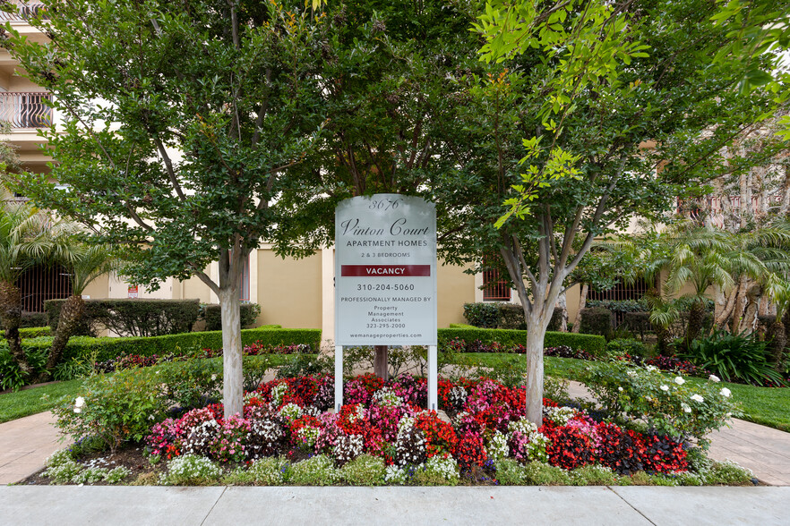 Building Sign - Vinton Court Apartments