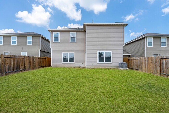 Building Photo - Spacious 4-Bed Home with Island Kitchen & Fenced Yard in Converse – 2,205 Sq Ft!