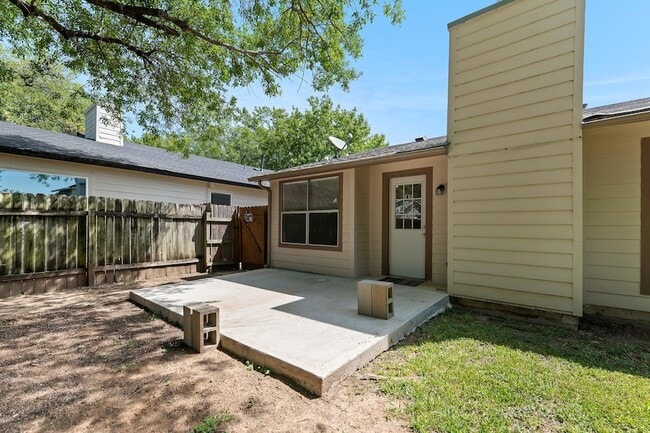 Building Photo - 1816 Goodson Ln