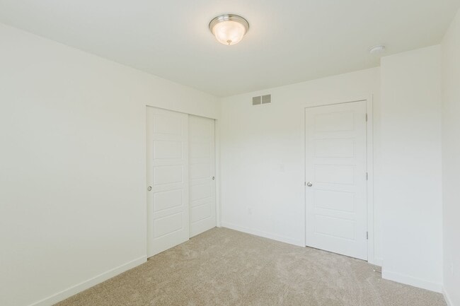 Building Photo - 2656 Champagne Ave