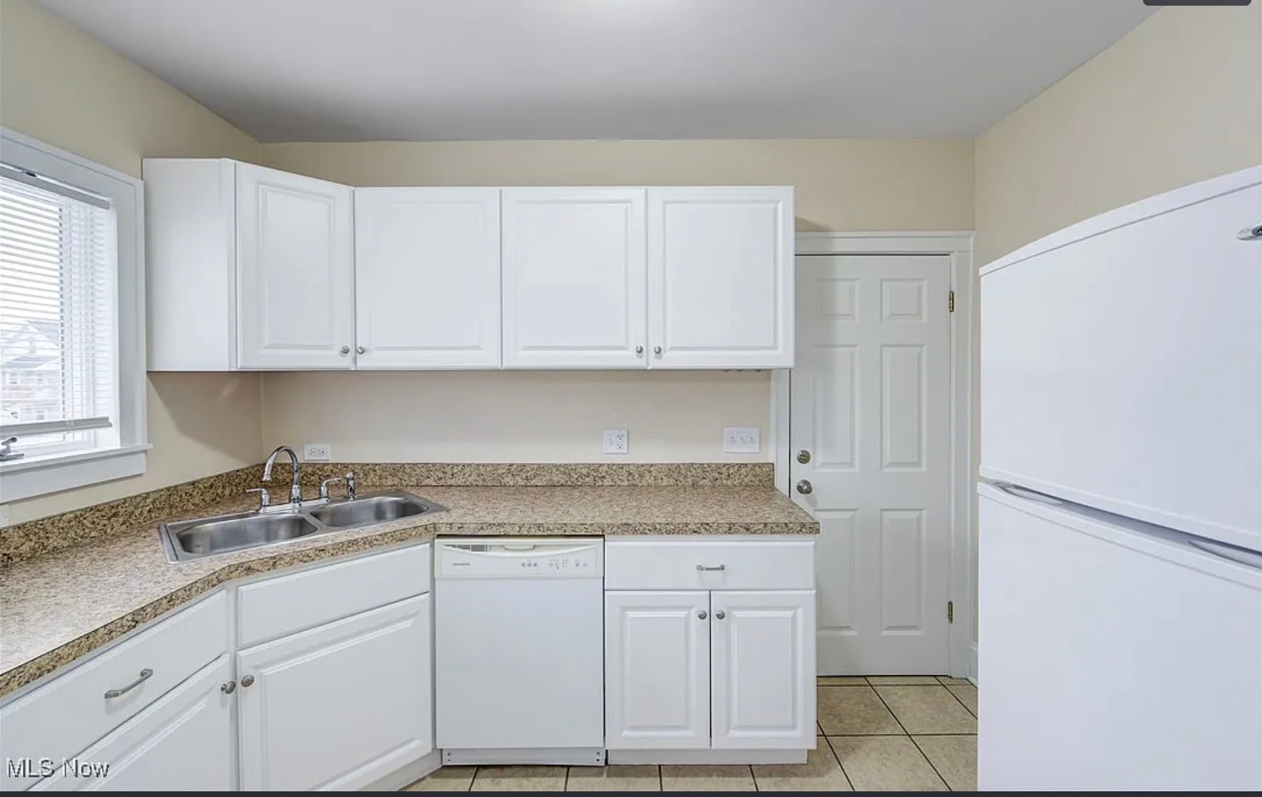 Building Photo - 2085 Chesterland Ave