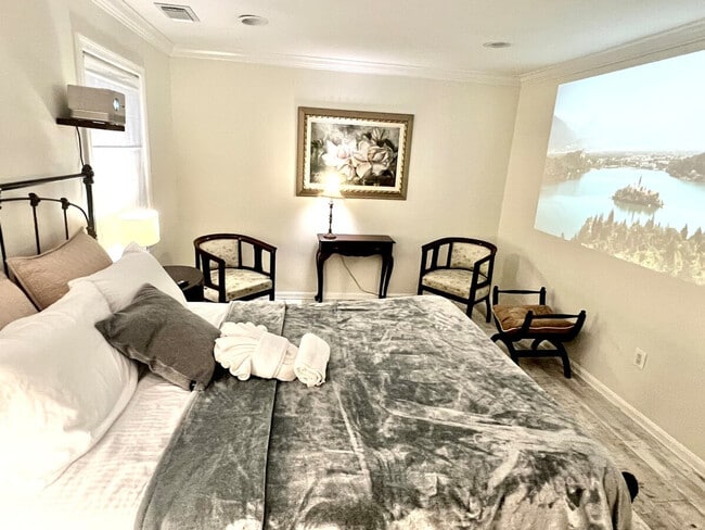 Building Photo - 321 Senate Ct