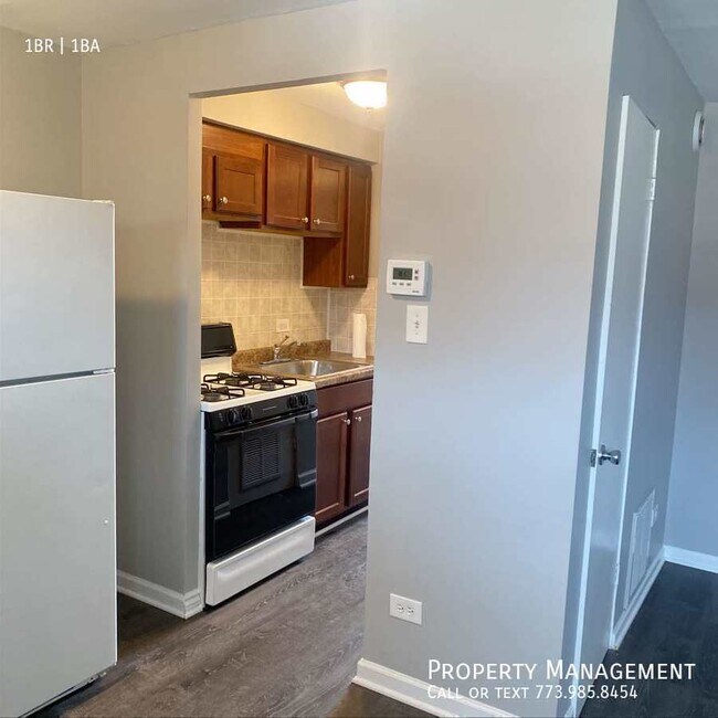 Building Photo - 8850 S Saginaw Ave