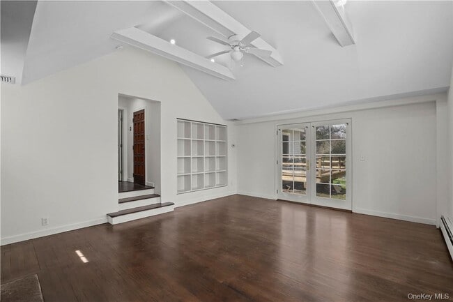 Building Photo - 165 Old Post Rd