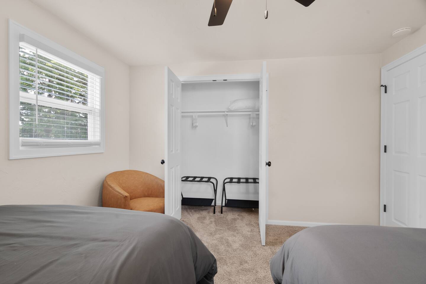 Building Photo - 2596 Parkwood Dr