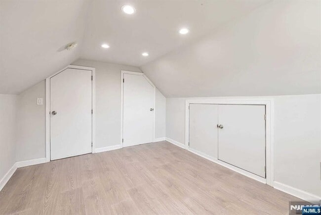 Building Photo - 53 Davis Dr