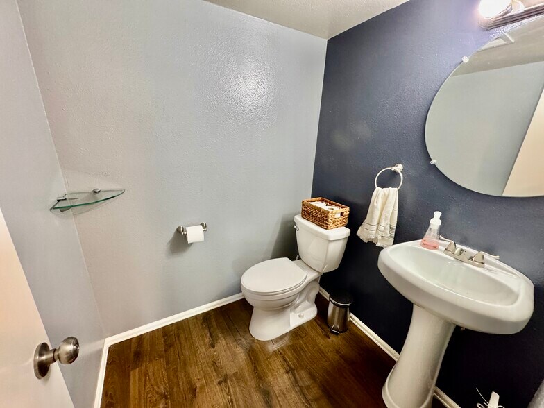 Building Photo - 5841 W 108th Ave