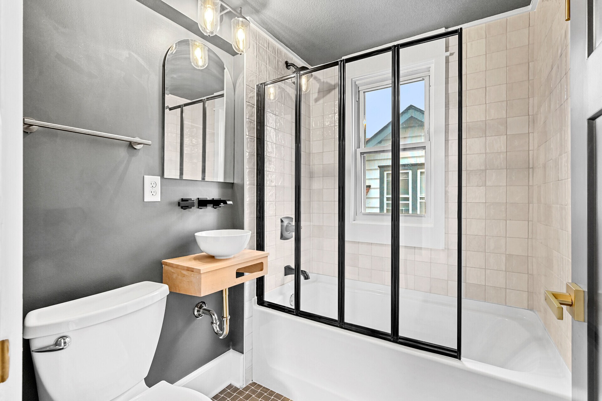 Building Photo - 3127 33rd Ave S