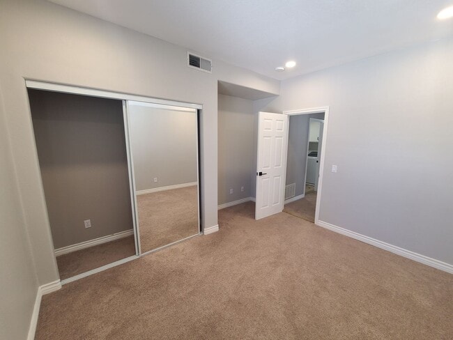 Building Photo - Great golf course views