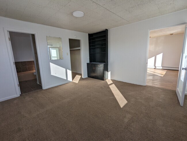 Building Photo - 613 4th St