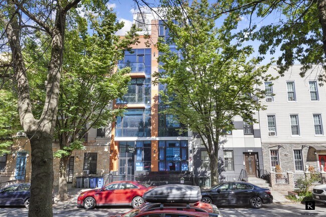 Building Photo - 163 MacDougal St