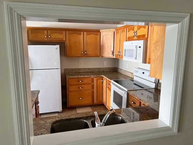 Building Photo - Beautiful 4br, 2.5 bath home in the Jack B...