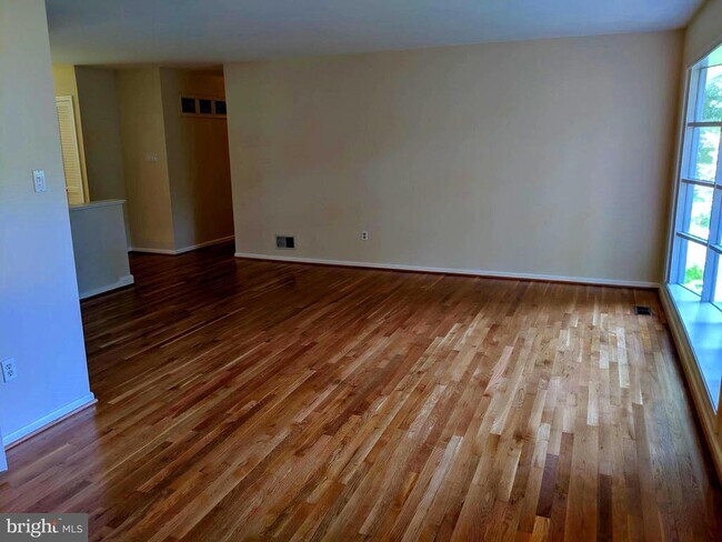 Building Photo - 8702 Thunderbird Ct