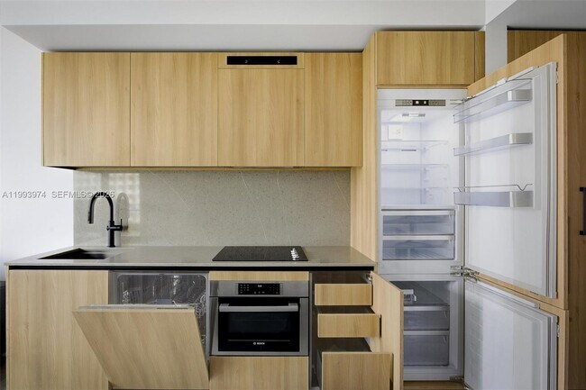 Building Photo - 121 NE 5th St