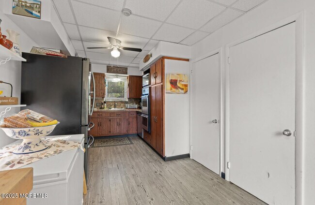 Building Photo - 517 Laurel Ave