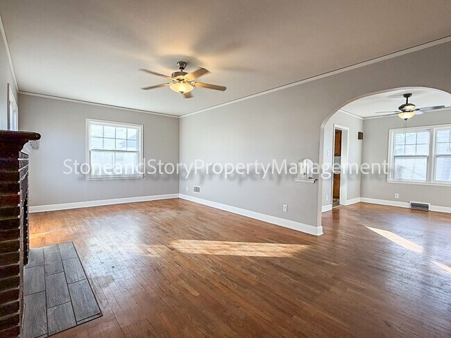 Building Photo - Large 2 story home in Oakland with large garage