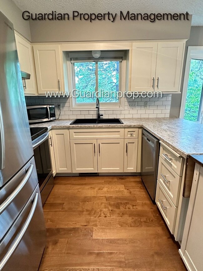 Building Photo - Eden Prairie Single Family Home, Fenced Yard, 2 Car Garage, Dishwasher W/D