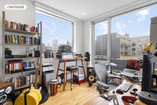 Building Photo - 202 N 10th St