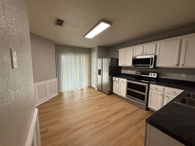 Building Photo - 2718 Blackburn Dr