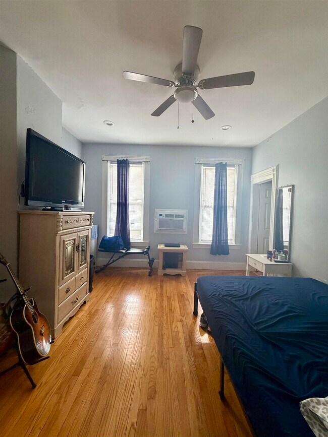 Building Photo - 206 Hancock Ave