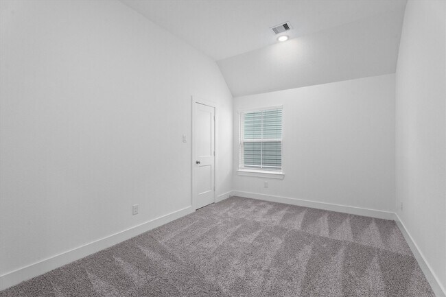 Building Photo - 120 Red Cascade Trl