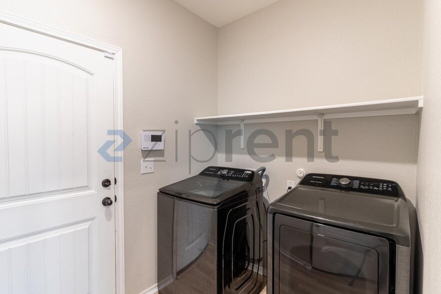 Building Photo - 6420 Carriage Pines Dr