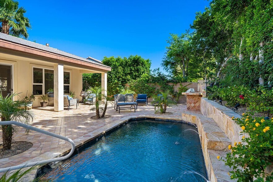 Building Photo - 60755 Living Stone Dr