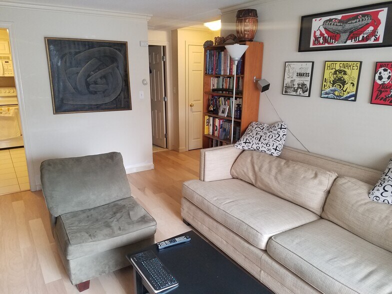 Building Photo - 329 Harvard St