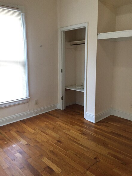 Building Photo - 325 Oldham Ave