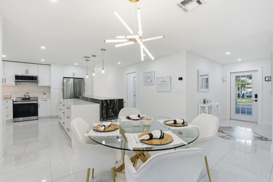 Building Photo - 208 Erie Dr