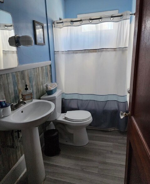 Building Photo - 925 Somerville St