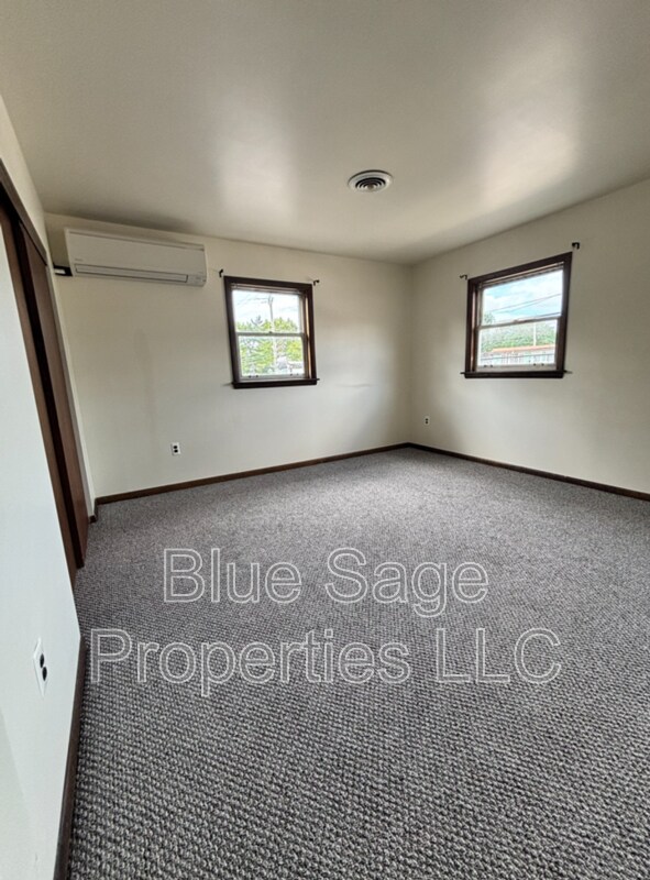 Building Photo - 2419 3rd Ave