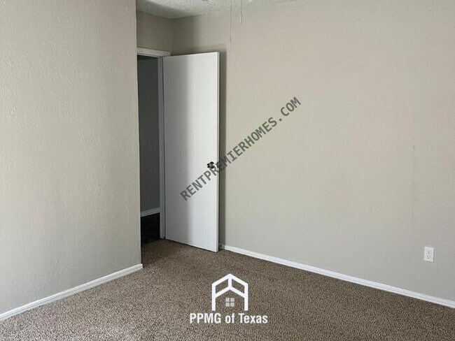 Building Photo - 1812 Mark Trail