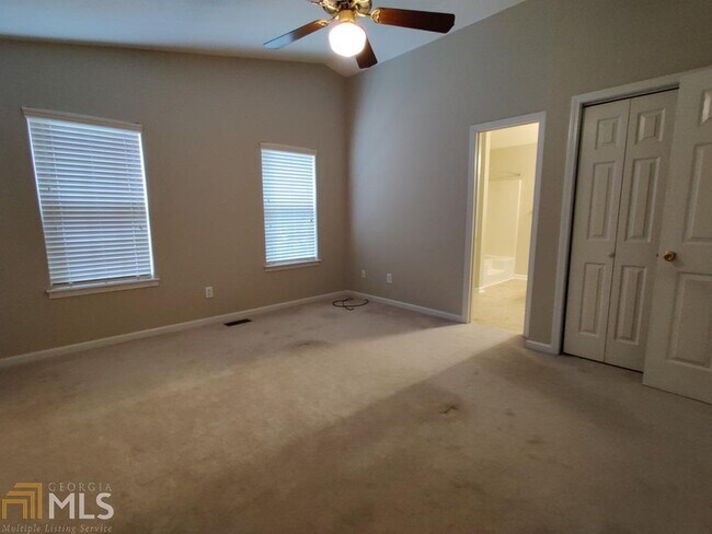 Building Photo - 1529 Roberts Dr SE