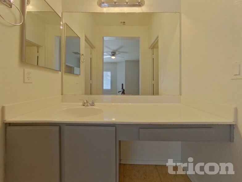 Building Photo - 83 5th Ave W