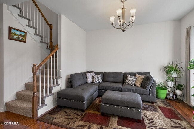 Building Photo - 2 Birch Ct