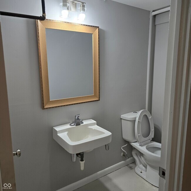 Building Photo - 10016 E Troy Ave